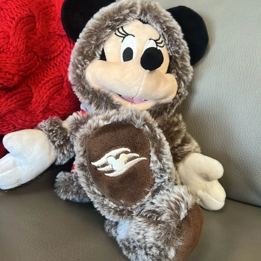 RARE Alaska Minnie Mouse Eskimo Disney Cruise Line Plushie - Picture 6 of 6